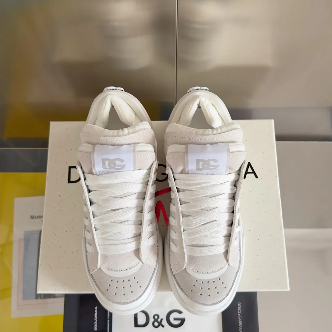 Factory price: 458💰D&G's latest Cushion series casual sports shoes, dad shoes, running shoes, original purchase and development, production, handmade, but always looking to the future. The new Cushion sneakers feature a two-tone suede upper accented by a mesh contrasting printed DG cross logo on the side. The lightweight, grippy rubber outsole adopts an innovative design to provide excellent performance, and the jacquard label adds timeless style. Exquisite packaging at the delivery counter🛍📦 ▪️ Fabric: Original custom-made first-layer cowhide ▪️ Lining: Original custom-made breathable towel lining ▪️ Sole: Original open-molded rubber material ▪️ Bottom thickness: 3.5CM ▪️ Size: Men's 38-45